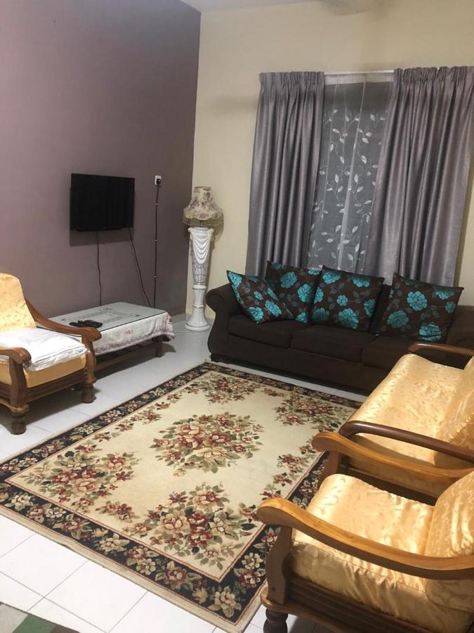 Homestay Bandar 峇株巴辖 外观 照片